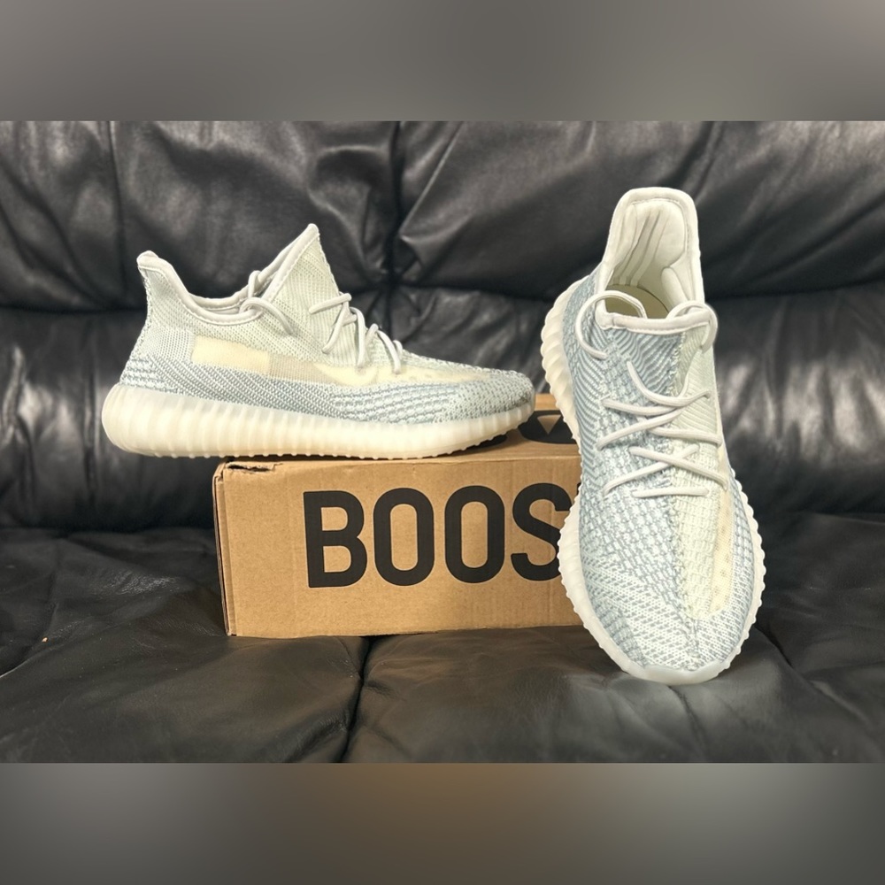 Brand new, never worn Men’s Adidas Yeezy Boost 350 V2. Yin and Yang Sea Blue.